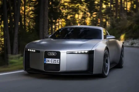 Audi Concept C: Mobil Sport Masa Depan dengan Desain Visioner dan Teknologi Canggih Audi Concept C hadir sebagai mobil sport listrik masa depan dengan desain futuristik dan teknologi intuitif yang mewujudkan empat prinsip baru Audi.