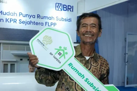 BRI Salurkan KPR Subsidi Rp14,65 Triliun, Dukung Program Hunian Layak bagi Masyarakat Berpenghasilan Rendah BRI menyalurkan KPR Subsidi senilai Rp14,65 triliun untuk 107 ribu penerima manfaat, dukung program hunian layak bagi Masyarakat Berpenghasilan Rendah (MBR).