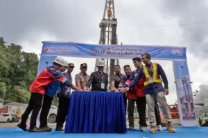 Proyek Panas Bumi di Solok Selatan Sumbang Rp200 Miliar Lebih untuk Daerah Proyek panas bumi PT Supreme Energy di Solok Selatan hasilkan DBH dan bonus produksi lebih dari Rp200 miliar sejak 2019, berdampak langsung pada ekonomi daerah.