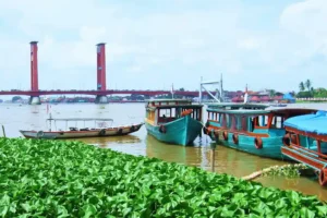 Sungai Musi tak hanya menyuguhkan panorama yang memanjakan mata. Di balik itu, sungai dengan panjang 759 kilometer ini juga menyimpan narasi budaya dan peradaban megah yang tak lekang oleh zaman (foto: Amran Alie, unsplash)