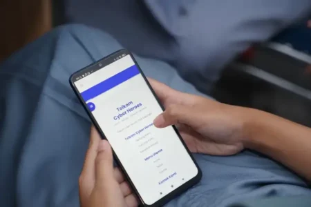Telkom Gelar CyberHeroes 2025, Cetak Generasi Muda Tangguh di Ruang Digital Program CyberHeroes 2025 oleh Telkom bekali 5.314 pelajar dengan literasi digital untuk cegah cyberbullying & hoaks. Wujudkan pahlawan siber masa depan.