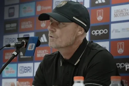 PERSIS Solo Siap Bangkit Hadapi Persib Bandung, Peter de Roo Tekankan Kepercayaan Diri Pemain Peter de Roo