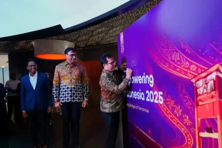 Indosat dan Twimbit Dorong Kedaulatan AI untuk Capai Pertumbuhan Ekonomi dan Indonesia Berpenghasilan Tinggi 2038 Indosat dan Twimbit luncurkan laporan AI berdaulat untuk mendukung target ekonomi 8 persen dan Indonesia berpenghasilan tinggi pada 2038.