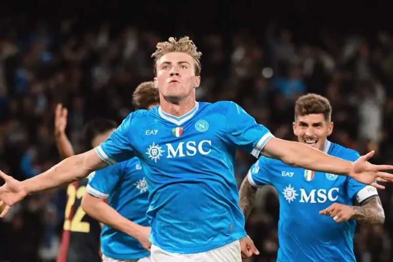 Napoli Comeback Dramatis Kalahkan Genoa 2-1, Rasmus Højlund Sukses Bawa Tim Puncaki Klasemen Serie A Rasmus Højlund (sumber foto: facebook @SSCNapoli)