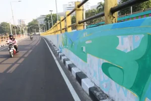 Cegah Vandalisme, Pemkot Surabaya: Jaga Keindahan dan Kenyamanan Ruang Publik! Pemkot Surabaya imbau warga hentikan vandalisme di ruang publik. Ajak komunitas mural untuk mempercantik kota dan jaga estetika lingkungan.