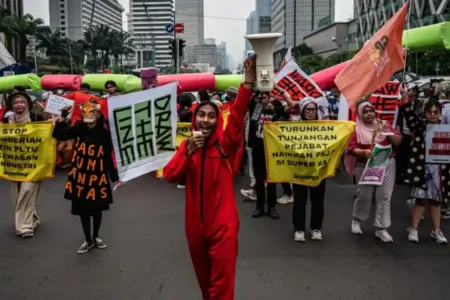 Gen Z Desak Pemerintah Ambil Tanggung Jawab Nyata Atasi Krisis Iklim Gen Z trun ke jalan, menyuarakan keresahan dan tuntutan atas tanggung jawab pemerintah terhadap krisis iklim (foto: Dok Climate Rangers)