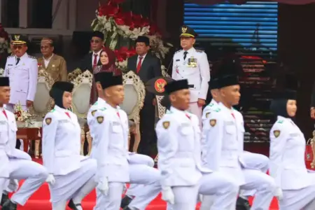 Wali Kota Surabaya Eri Cahyadi ajak pemuda warisi semangat Sawunggaling dan Bung Tomo di peringatan Hari Pahlawan 2025.