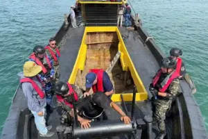 Bakamla RI dan UNODC Gelar Pelatihan VBSS Tahap VII di Batam, Perkuat Kapasitas Keamanan Laut ASEAN Bakamla RI dan UNODC selenggarakan latihan VBSS di Batam untuk tingkatkan kemampuan keamanan laut dan kerja sama maritim kawasan.