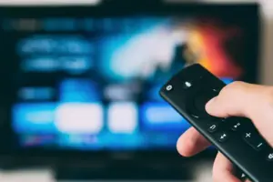 Amazon Luncurkan Creative Agent, Mitra AI Revolusioner untuk Konten Iklan Digital Ilustrasi layanan streaming video (foto: Glenn Carstens-Peters, unsplash)