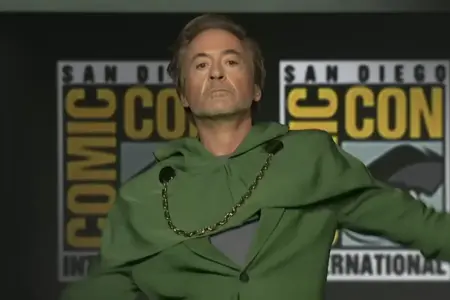 Robert Downey Jr. Dikabarkan Kembali ke Marvel Sebagai Doctor Doom, Beneran? Robert Downey Jr. saat membuat kejutan di Panel Marvel, Comic-Con 2024