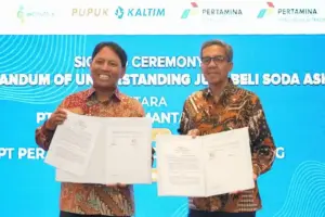 Pupuk Kaltim dan Pertamina Petrochemical Trading teken MoU jual-beli soda ash untuk perkuat hilirisasi dan kurangi impor bahan baku industri.