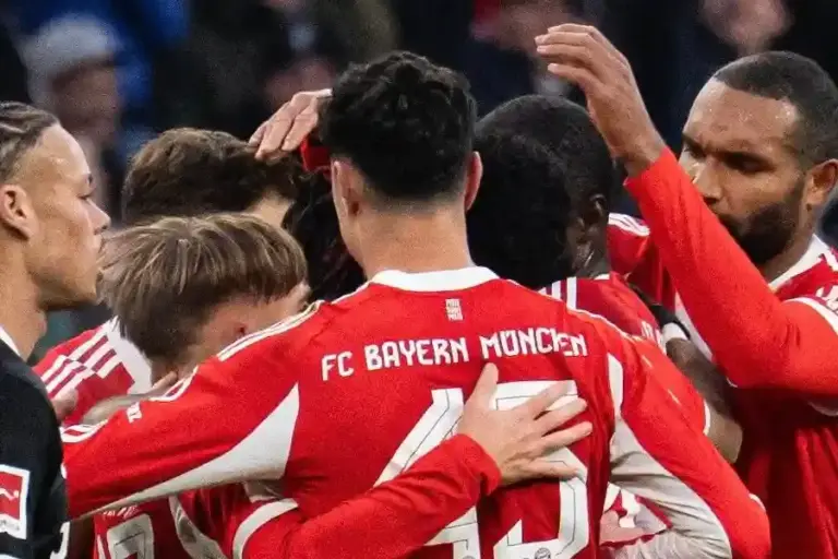 Bayern Munich Comeback Spektakuler, Taklukkan Freiburg 6-2 di Allianz Arena Bayern Munich menang telak lawan SC Freiburg, laga berakhir 6-2. (sumber foto: facebook @fcbayern.en)