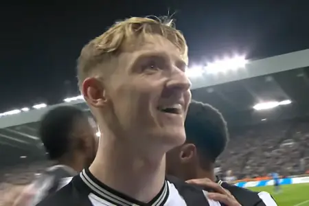 Newcastle United Siap Tantang Marseille, Gordon dan Burn Kembali Perkuat Skuad Anthony Gordon