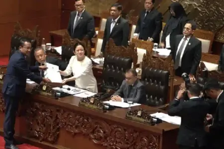 RUU Pengelolaan Ruang Udara disahkan DPR RI sebagai dasar hukum pengelolaan wilayah udara, termasuk aturan wahana udara dan drone.