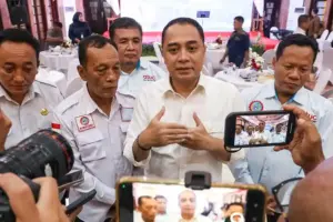 Pemkot Surabaya dan KSPSI Sepakati Komitmen Ketenagakerjaan, Penguatan BPJS hingga Usulan UMK 2026 Pemkot Surabaya dan KSPSI sepakati lima poin ketenagakerjaan, termasuk usulan UMK, perlindungan pekerja PHK, dan penguatan BPJS.