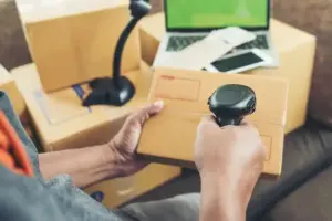 Barcode vs RFID: Teknologi Identifikasi Data untuk Efisiensi Bisnis Modern, Porta Beberkan Keunggulannya Barcode dan RFID adalah solusi efisiensi bisnis. RFID unggul di otomatisasi, Barcode tetap populer karena biaya rendah.