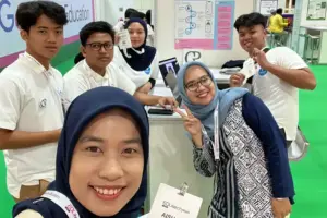 Tim Praxis High School Yogyakarta raih juara 2 kompetisi AI Asia 2025 dengan proyek AI ramah lingkungan di Singapura.