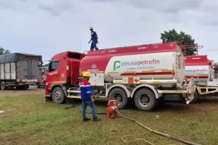 Pertamina Pastikan Distribusi BBM ke Bener Meriah Tetap Lancar Pascabencana Pertamina memastikan distribusi BBM ke wilayah terdampak bencana di Bener Meriah tetap berjalan aman melalui jalur darat dengan pengawalan aparat.
