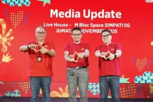 Telkomsel siapkan jaringan 4G/5G, layanan pelanggan, serta promo khusus untuk mendukung pengalaman digital Natal dan Tahun Baru 2026.
