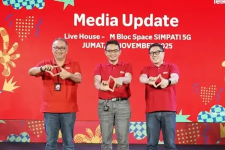 Sambut Natal dan Tahun Baru 2026, Telkomsel Perkuat Jaringan dan Layanan Pelanggan di Seluruh Indonesia Telkomsel siapkan jaringan 4G/5G, layanan pelanggan, serta promo khusus untuk mendukung pengalaman digital Natal dan Tahun Baru 2026.