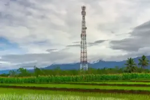 Indosat berkolaborasi dengan Qualcomm menghadirkan otomatisasi jaringan berbasis AI melalui Dragonwing RAN Automation Suite untuk efisiensi dan peningkatan layanan.