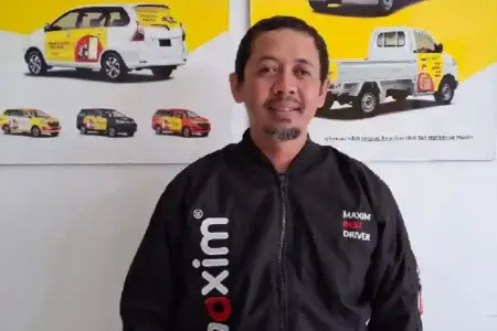 Maxim Kediri Apresiasi Mitra Berprestasi, Aris Siswantoro Raih Penghargaan Best Driver of The Month Aris Siswantoro