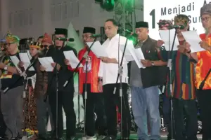 Pemkot Surabaya dan FPK gelar deklarasi “Sumpah 100% Arek Suroboyo” untuk menolak premanisme dan diskriminasi di Kota Pahlawan.