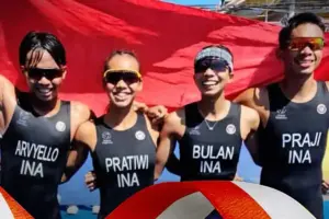 Tim Triathlon Indonesia, Martina Ayu Pratiwi, Zahra Bulan Aprillia Putri, dan Hauqalah Fakhal Arvyello, sukses meraih medali emas pada nomor Mixed Duathlon Team Relay SEA Games Thailand 2025 (sumber foto: instagram @kemenpora)