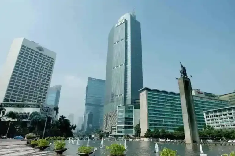 BCA Siapkan Uang Tunai Rp42,1 Triliun dan Promo Akhir Tahun Sambut Natal 2025 dan Tahun Baru 2026 BCA