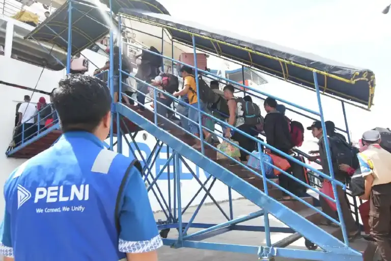 PELNI mencatat 5,15 juta penumpang sepanjang 2025 atau 101,15 persen dari capaian 2024, menegaskan peran strategis transportasi laut nasional.