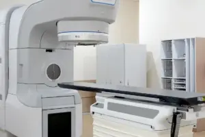 Teknologi radioterapi presisi tinggi seperti IMRT dan VMAT membuka harapan baru penanganan kanker serviks yang lebih aman dan efektif.