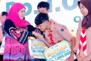 Awal 2026, Gubernur Khofifah Resmikan Revitalisasi 38 SMA, SMK, dan SLB di Malang Raya Gubernur Khofifah meresmikan revitalisasi sarana prasarana 38 SMA, SMK, dan SLB di Malang Raya sebagai langkah tancap gas pendidikan Jawa Timur 2026.