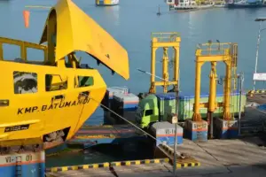 Hujan Lebat Genangi Akses Ciwandan, ASDP Alihkan Layanan Penyeberangan ke Pelabuhan Merak Pelabuhan Ciwandan