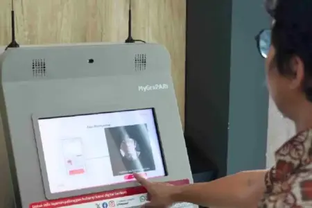 Telkomsel resmi terapkan registrasi kartu SIM berbasis biometrik wajah dukung program SEMANTIK Kemkomdigi. Simak aturan, cara daftar, dan masa transisinya.