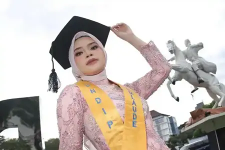 Laila Latifah, lulusan Program Studi Oseanografi, Fakultas Perikanan dan Ilmu Kelautan (FPIK) Universitas Diponegoro