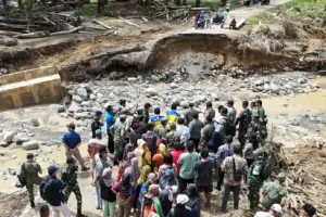 Kondisi pembangunan huntara serta normalisasi sungai di Tapanuli Tengah.