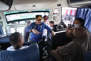 Pemprov DKI Jakarta memberangkatkan 33.902 pemudik gratis 2026 dari Monas dengan 744 bus ke berbagai kota di Jawa dan Sumatra.
