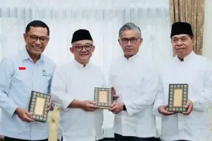 Sinar Mas melalui YMSM wakafkan 1.000 mushaf Alquran ke PP Muhammadiyah. Total 1,4 juta mushaf telah disalurkan sejak 2008.