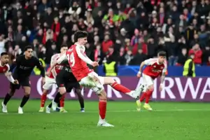 Arsenal menahan Bayer Leverkusen 1-1 di leg pertama 16 besar Liga Champions. Kai Havertz mencetak gol penyeimbang lewat penalti di menit ke-89.