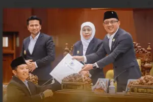 LKPJ 2025 Jatim dinilai layak oleh DPRD. Khofifah tegaskan komitmen transparansi, akuntabilitas, dan peningkatan layanan publik.