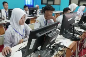 Hari pertama TKA SMP 2026 di Surabaya berjalan lancar. Dispendik terapkan pengawasan ketat dan sistem silang demi jaga integritas ujian.