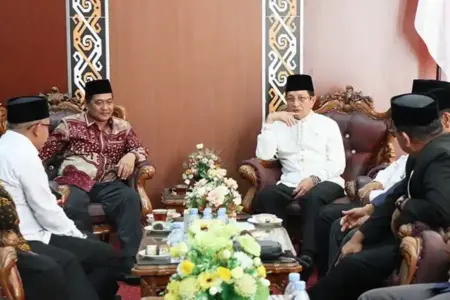 Menag Nasaruddin Umar minta UINSI Samarinda bertransformasi jadi kampus strategis di sekitar IKN. Tekankan inovasi, kolaborasi, dan daya saing.