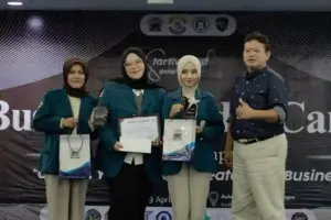 Mahasiswa UNAIR ciptakan Biofilter Farmtech, karpet kandang anti bau yang ubah limbah jadi kompos, juara 1 Business Plan nasional UPB.