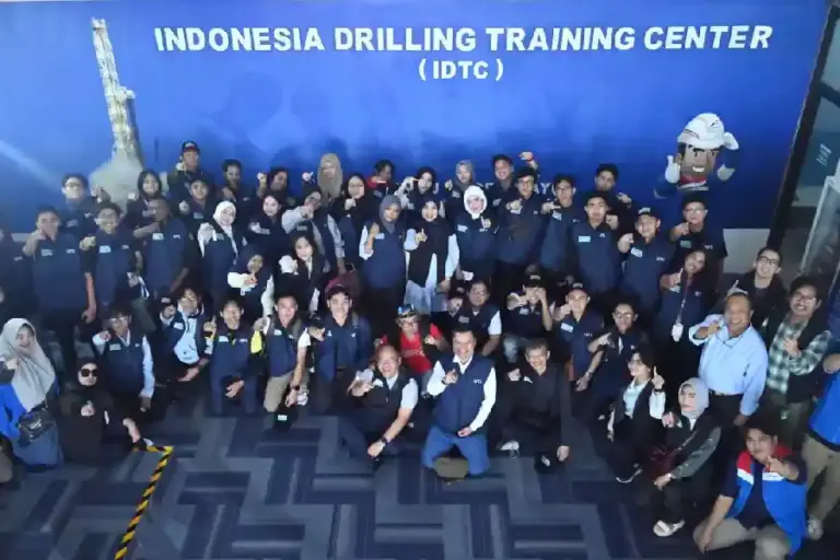 Pertamina Drilling mengenalkan dunia pengeboran migas kepada mahasiswa IPA Convex 2026 melalui kunjungan edukatif ke IDTC Indramayu.