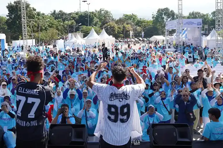 Happily Day Bandung mengajak 1.000 lansia tetap aktif dan percaya diri melalui edukasi inkontinensia urin, jalan sehat, dan pemeriksaan kesehatan.