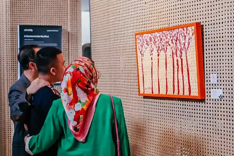 ARTOTEL Yogyakarta menghadirkan pameran seni "A Garden Inside My Mind" karya Muhammad Salman Farisyi yang berlangsung hingga 25 September 2026.