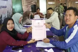 Badan Bank Tanah menandatangani perjanjian pemanfaatan tanah dengan 61 konsumen Perumahan BSA Kendal untuk memperkuat kepastian hukum hunian MBR.
