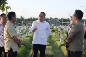 Pemkot Surabaya memasang portal dan CCTV di Parkir Makam Keputih untuk menjamin tarif maksimal Rp5.000, transparansi, dan keamanan kendaraan.