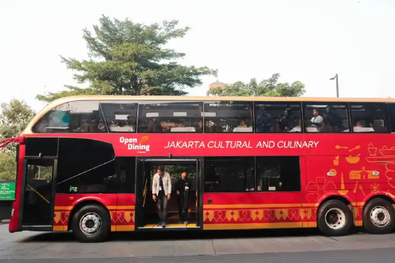 Rano Karno meresmikan Open Top Tour Jakarta Batavia dan uji coba Open Dining untuk memperkuat wisata, budaya, dan ekonomi kreatif Jakarta.