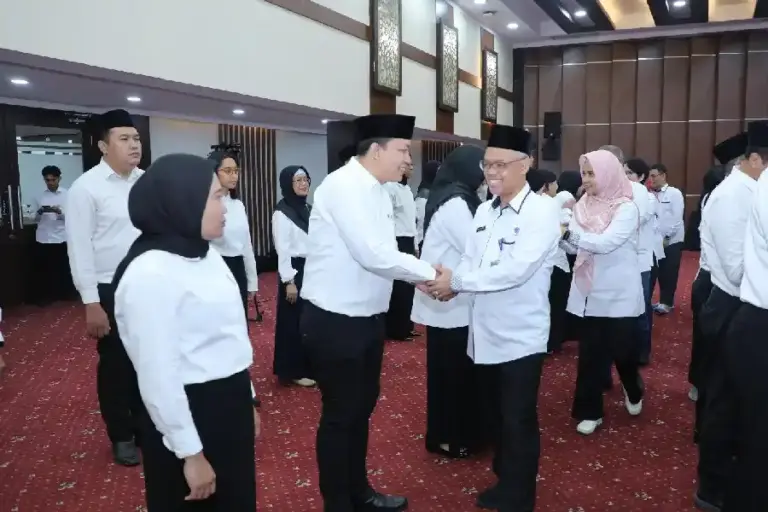 Sekjen Kemnaker Cris Kuntadi meminta pejabat fungsional bekerja berintegritas dan berorientasi pada manfaat nyata agar masyarakat memperoleh pekerjaan layak.